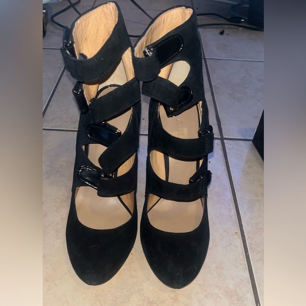 L.A.M.B Leather Stiletto Black Leather Womens Shoe Size 9